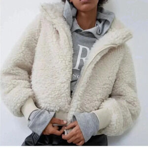 NWOT Zara trf soft sherpa teddy short jacket Off White Size M Cozy Comfort